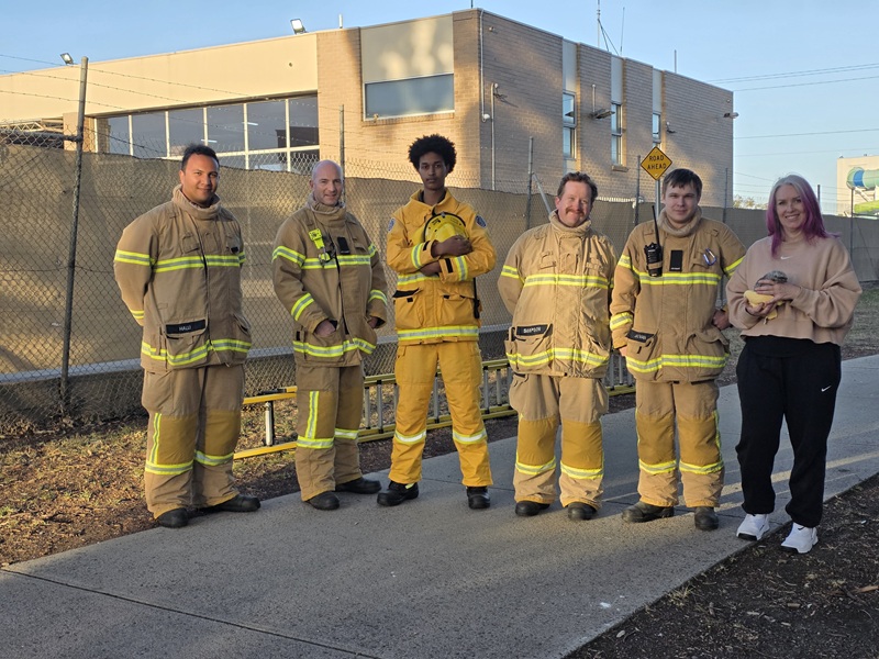 Hoppers Crossing volunteers with Jodi from Werribee Zoo