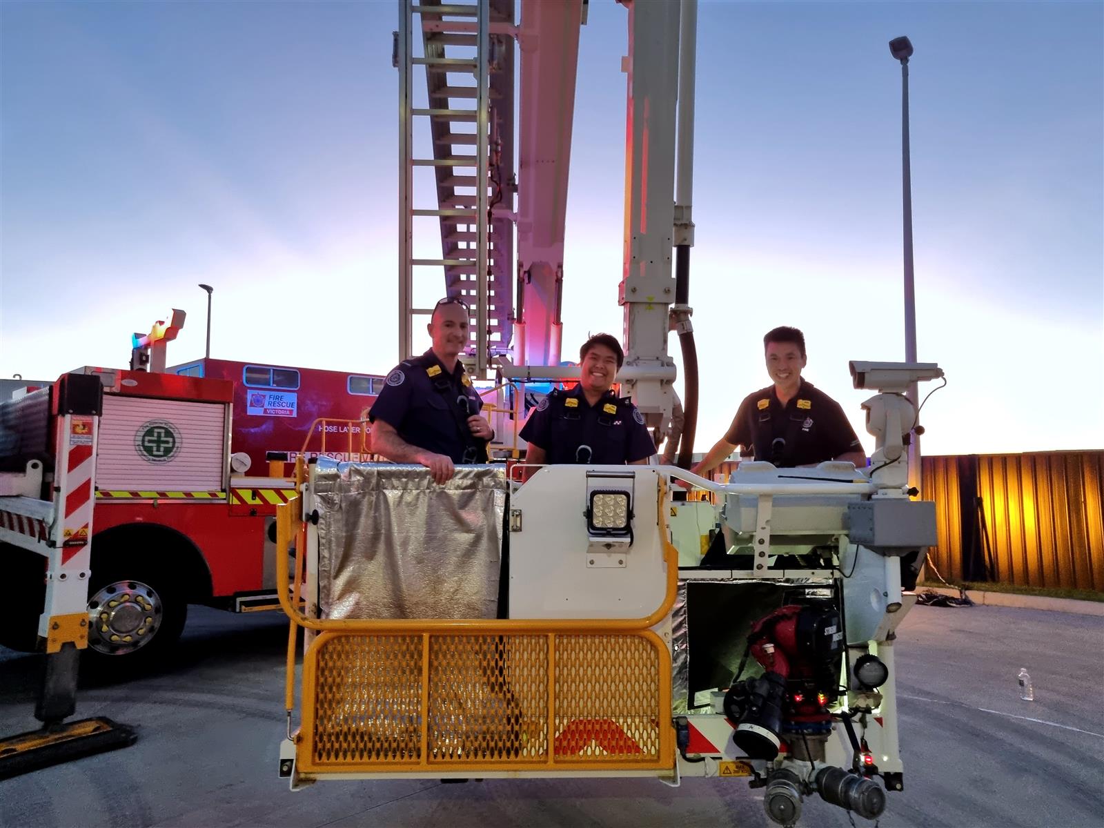 FRV showing Hoppers Crossing CFA the capabilities of the Ladder Platform