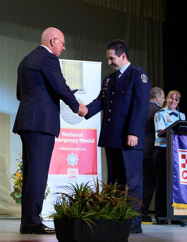 Governor-General David Hurley with Ben Hoffman from Bairnsdale Fire Brigade