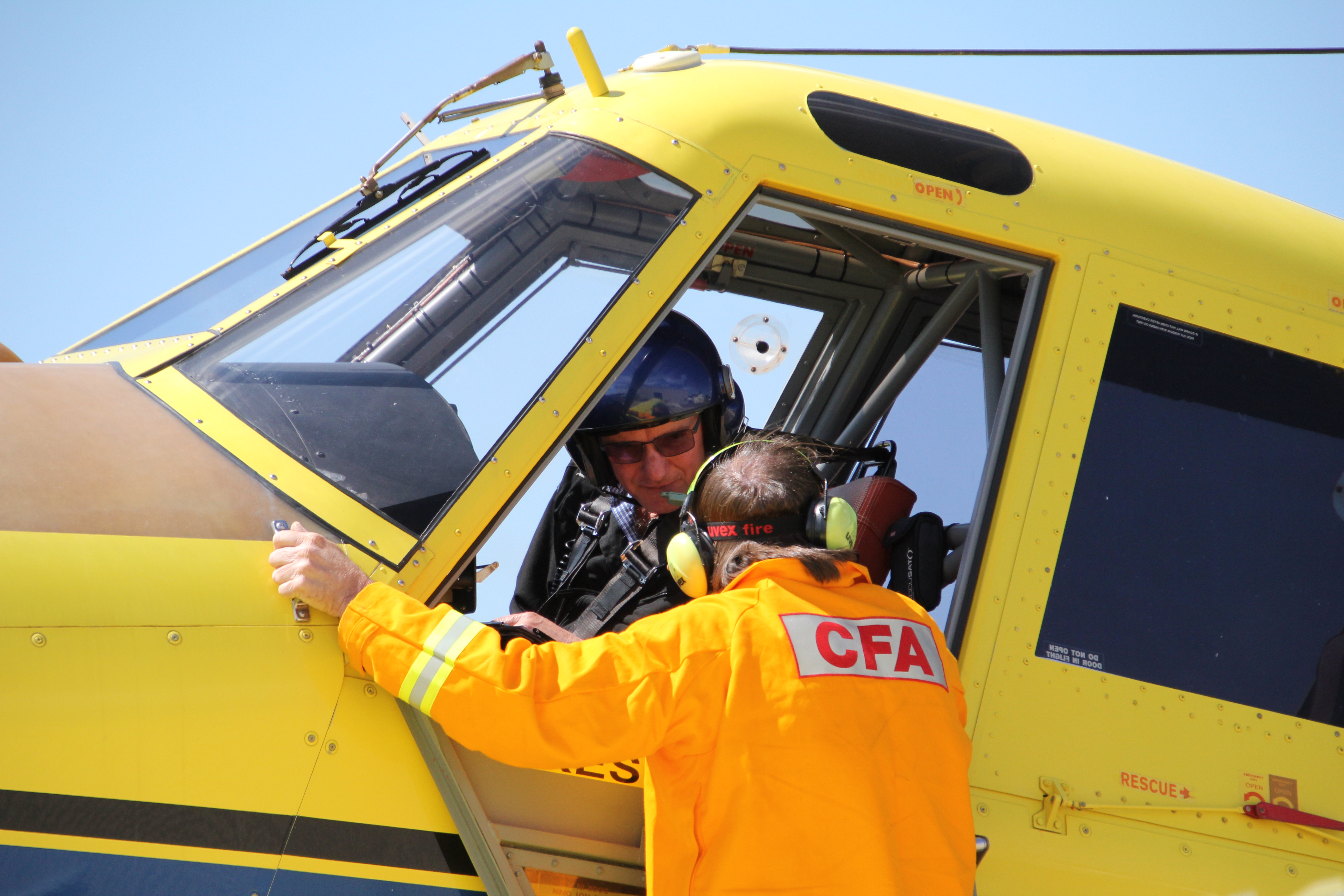 Image of CFA member talking to pilot